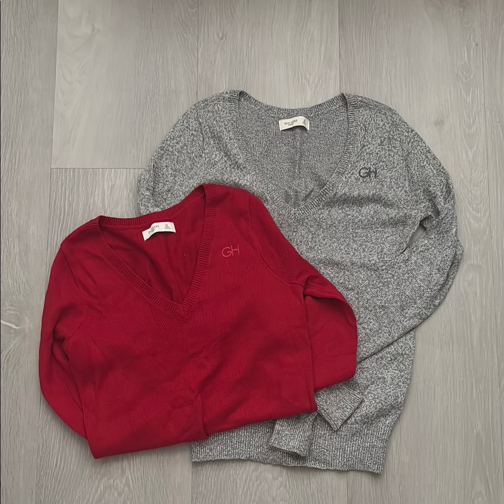 Gilly Hicks Vneck sweaters